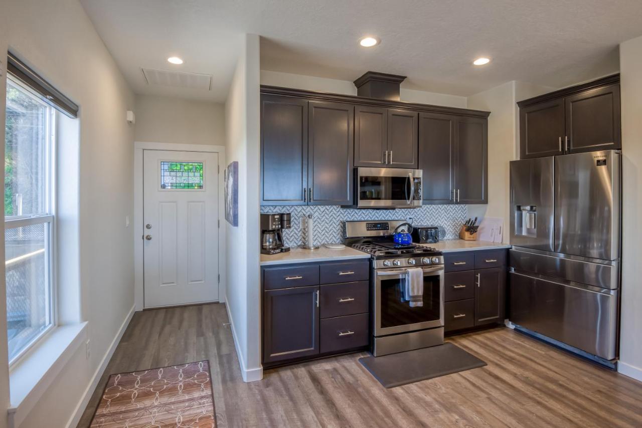 Oceanview Townhome - Pet Friendly - Sleeps 6 - King Depoe Bay Kültér fotó